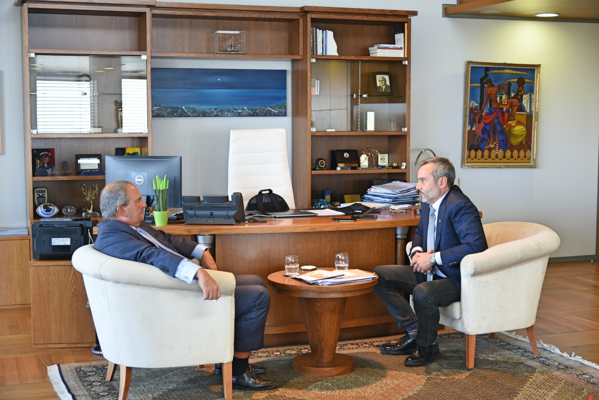Read more about the article Συνάντηση του δημάρχου Θεσσαλονίκης με τον πρώην πρωθυπουργό Κώστα Καραμανλή